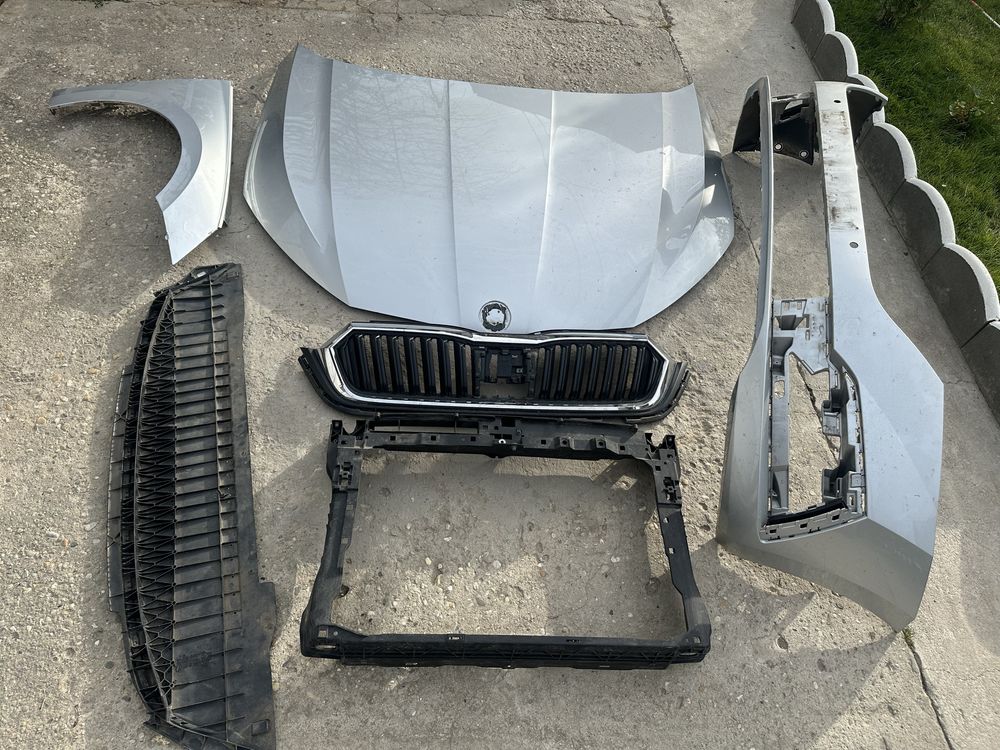 Capotă motor.tragher.bară față.aripă dreapta fată skoda octavia 4.