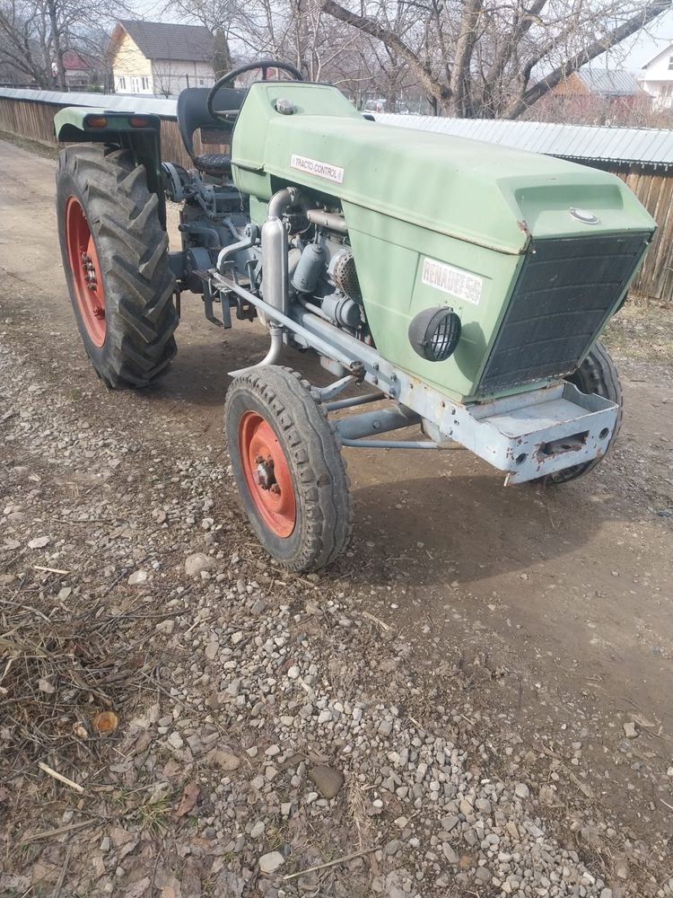 Tractor Renault.