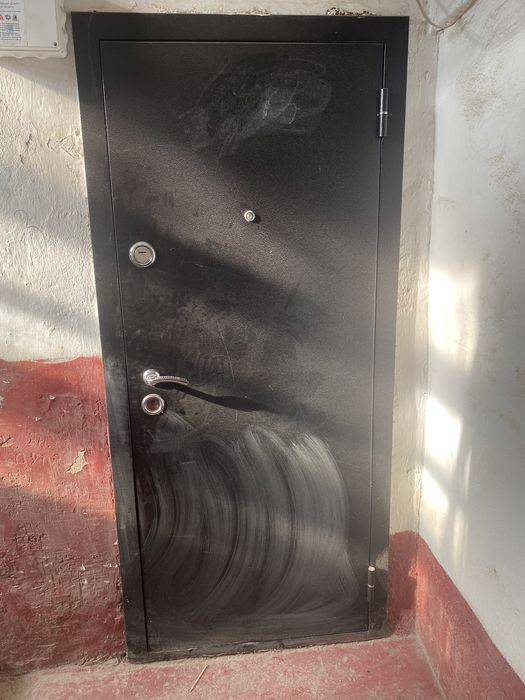 Продаю входной дверь