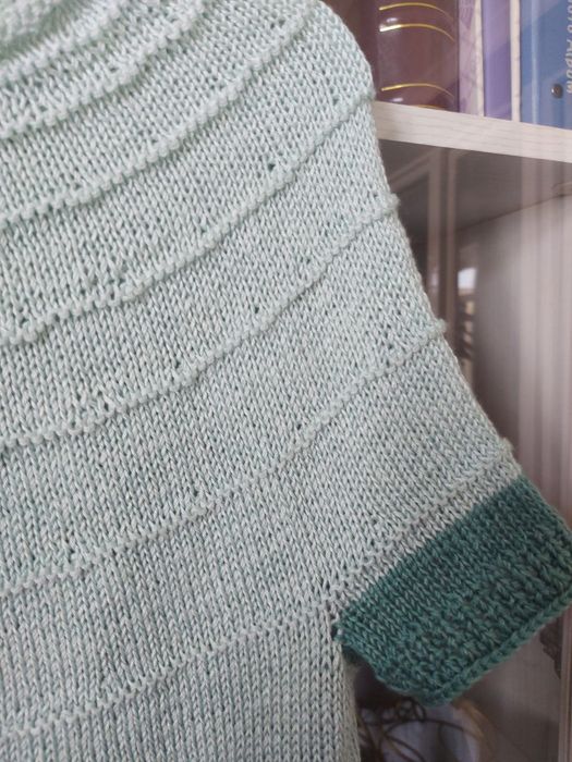 Кофта,джемпер, футболка связано спицами