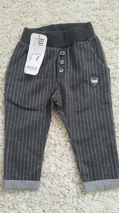 Продам новые штанишки от 6-9 мес  и носки