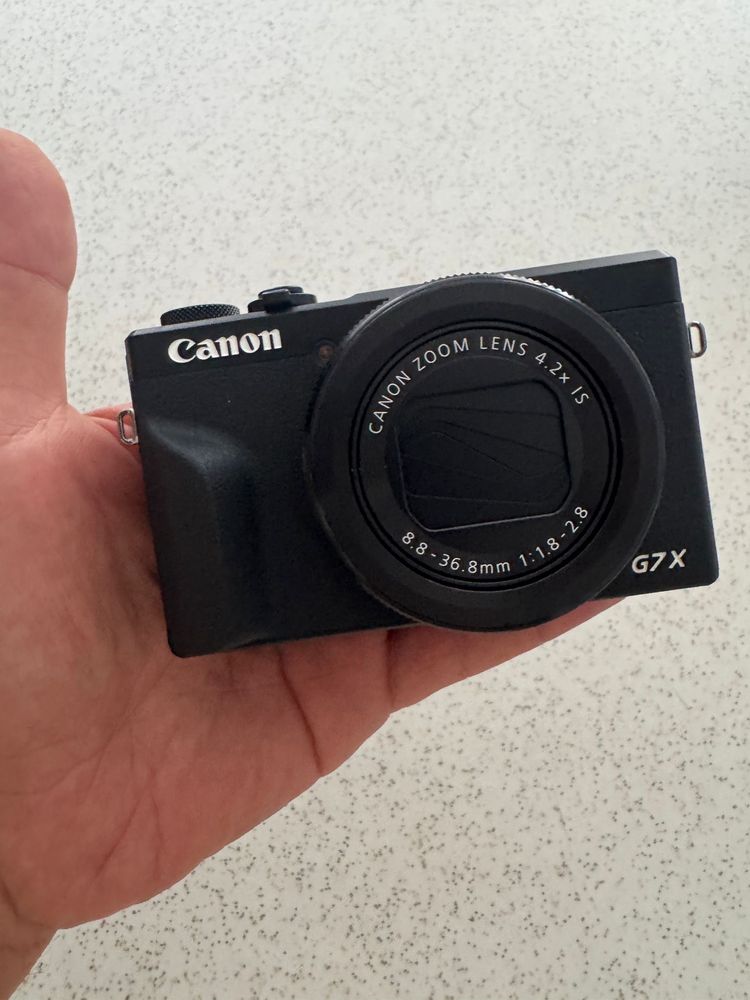 Нов Фотоапарат Canon g7x Mark III