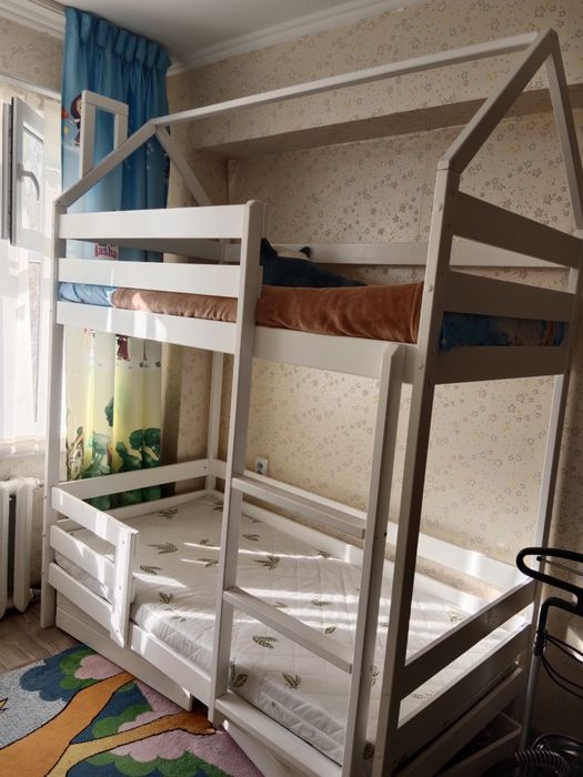 Детская двухъярусная кровать