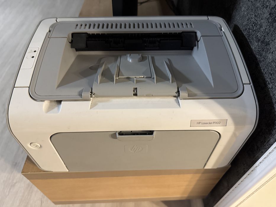 принтер hp 1102 в отличном состоянии
