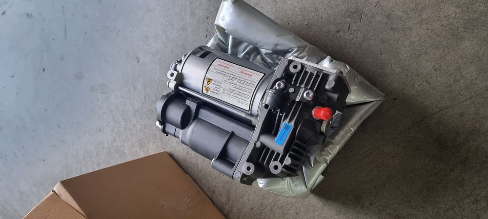 Compresor suspensie aer Mercedes S-Class w221