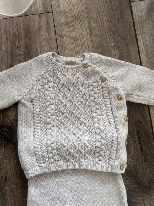 Сет от финно плетиво, панталон и пуловер в светло сив цвят. Р-р 3-6 М.