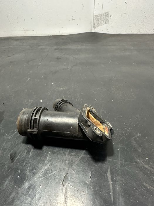 Carcasa termostat distribuitor apa BMW Seria  3 E46 330d 3.0diesel M57