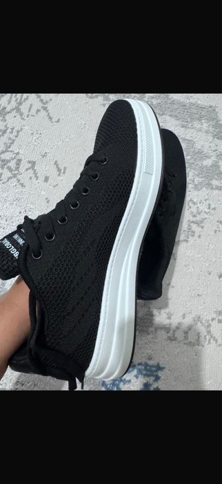 Продам мужскую обувь спорт и фитнес