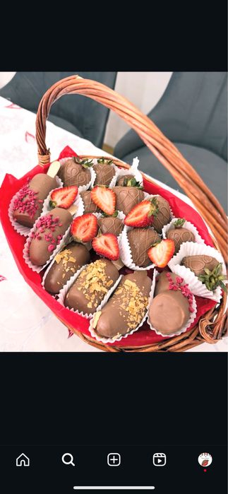 Клубника в шоколаде , банан в шоколаде