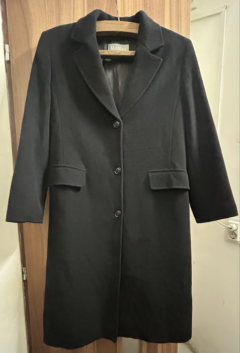 Palton negru marca  MaxMara, un rand de nasturi