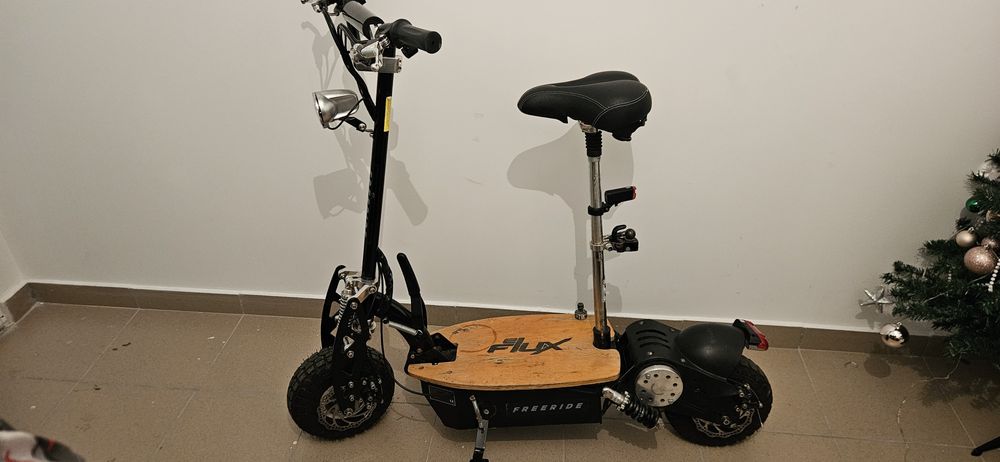 Vând trotineta electrica e flux