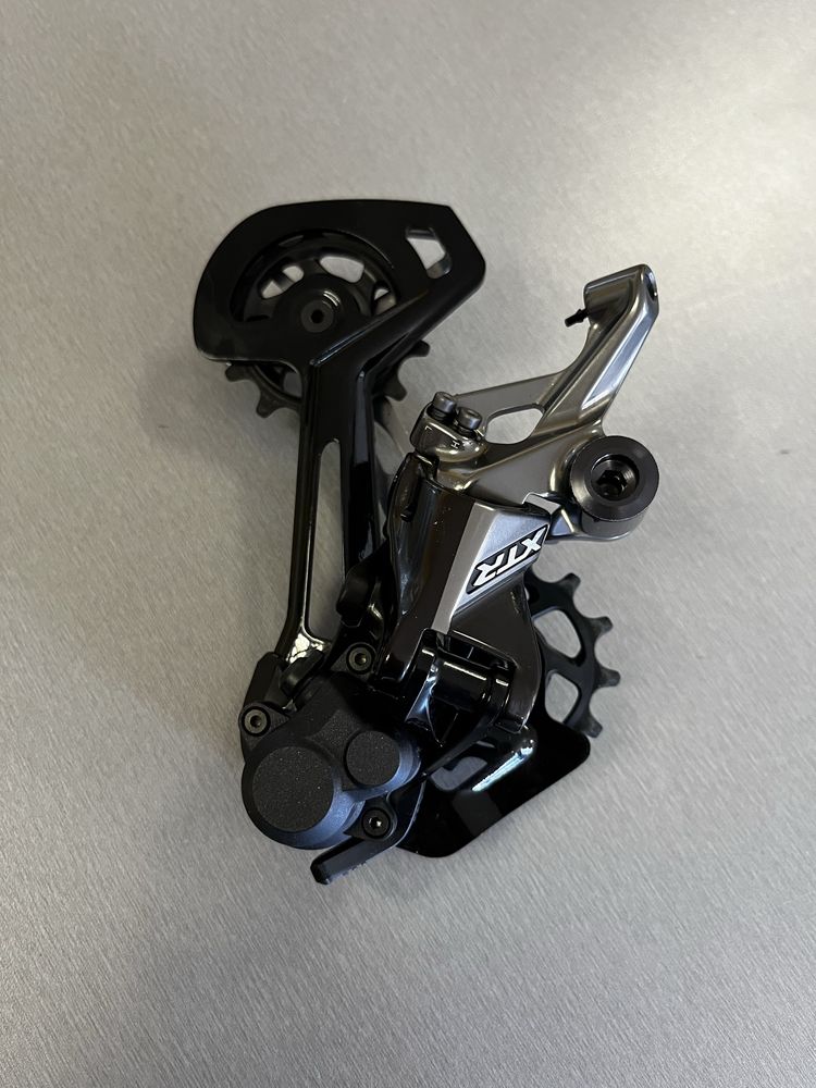 Shimano XTR M9100 Дерайльор и XT M8100 команда