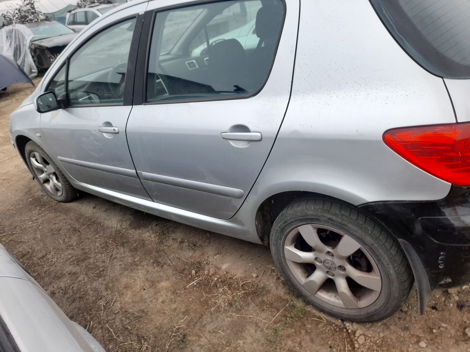 Dezmembrez Peugeot 307 1.6 hdi 2007