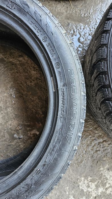 Зимние шины Nokian Hakkapeliitta R3 235/45 R17 
В отличном состоя