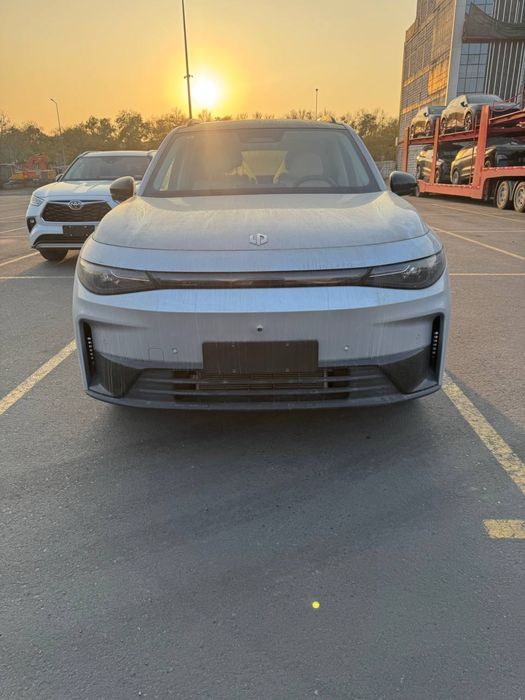 Leapmotor C16 EV 520 km 2 позиция без доп янги без пробег в наличии