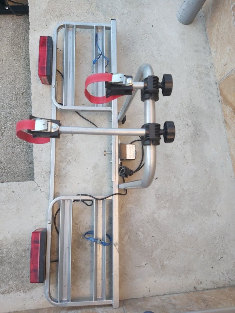 Vând suport auto pentru biciclete