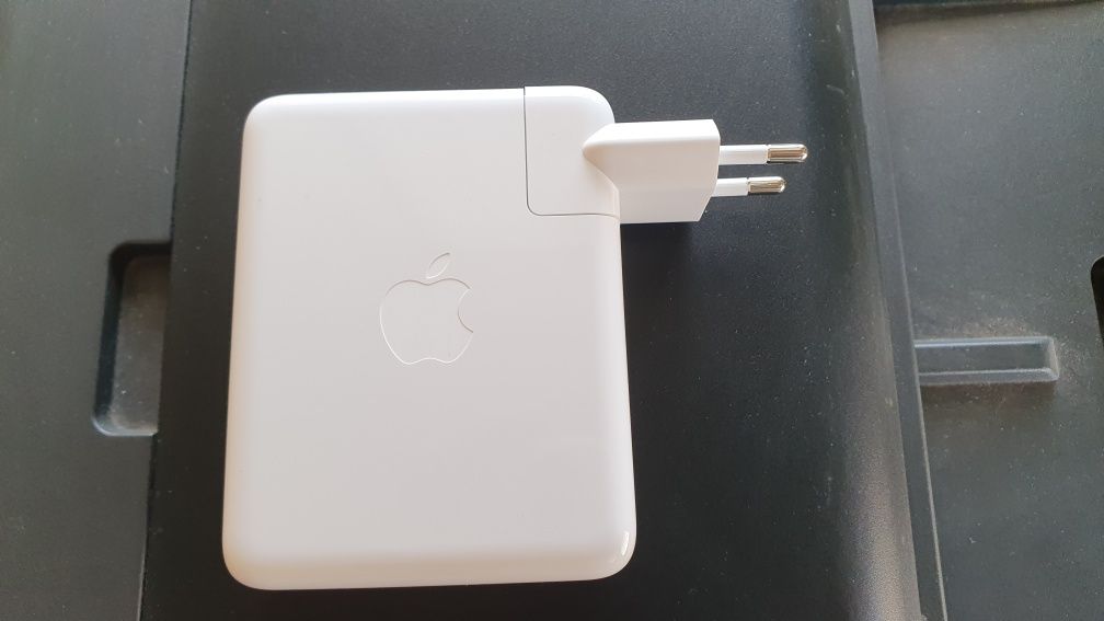 Оригинално Зарядно за MacBook, APPLE 220v Charger USB-C 140w, Бял