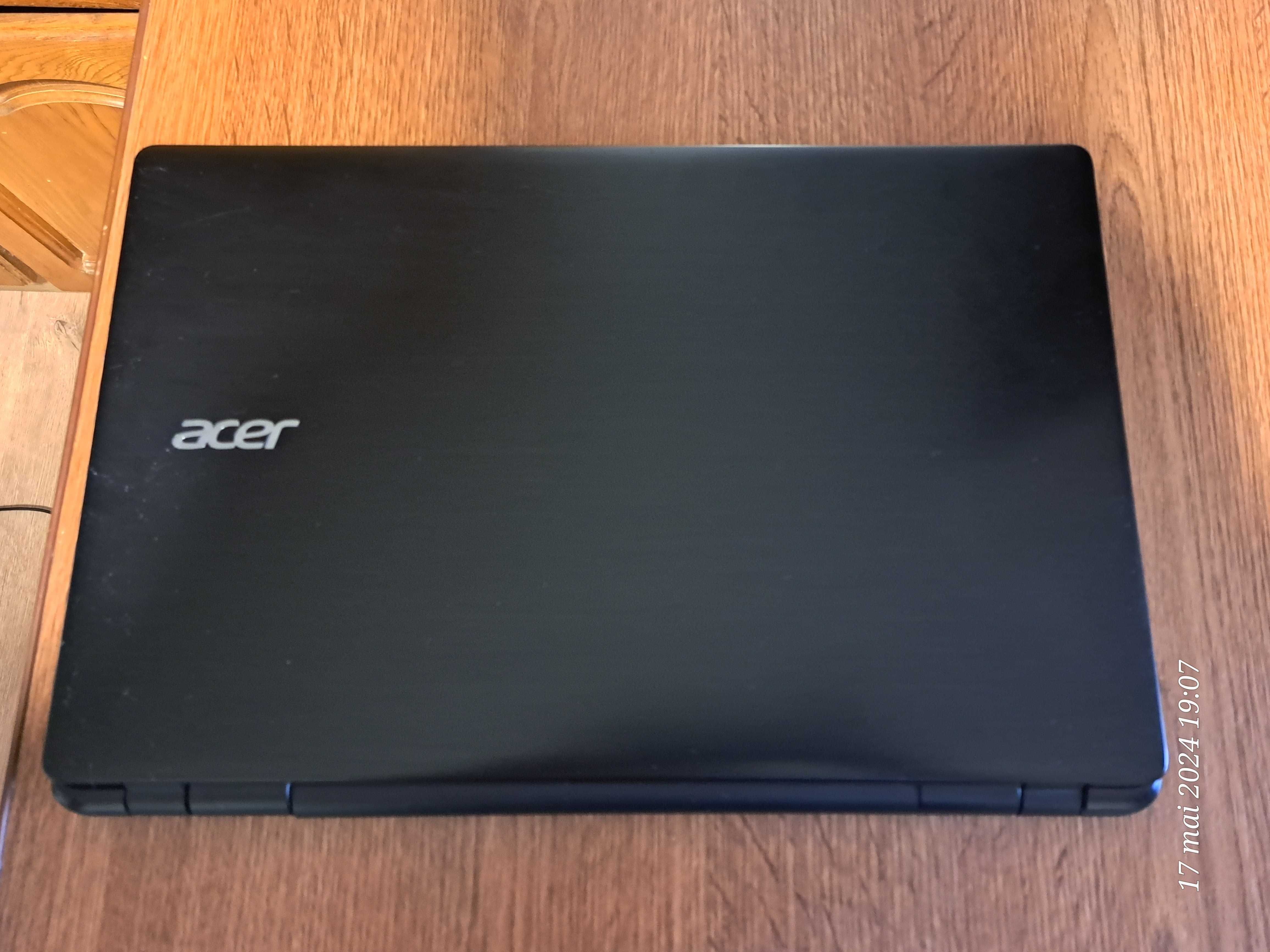 Laptop Acer Aspire E5-521G cu 4 Gb de RAM si 500 Gb de Rom.