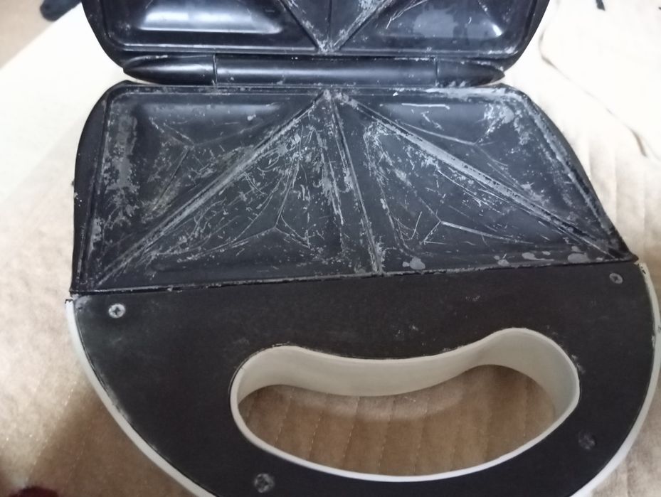 Сендвичница продается