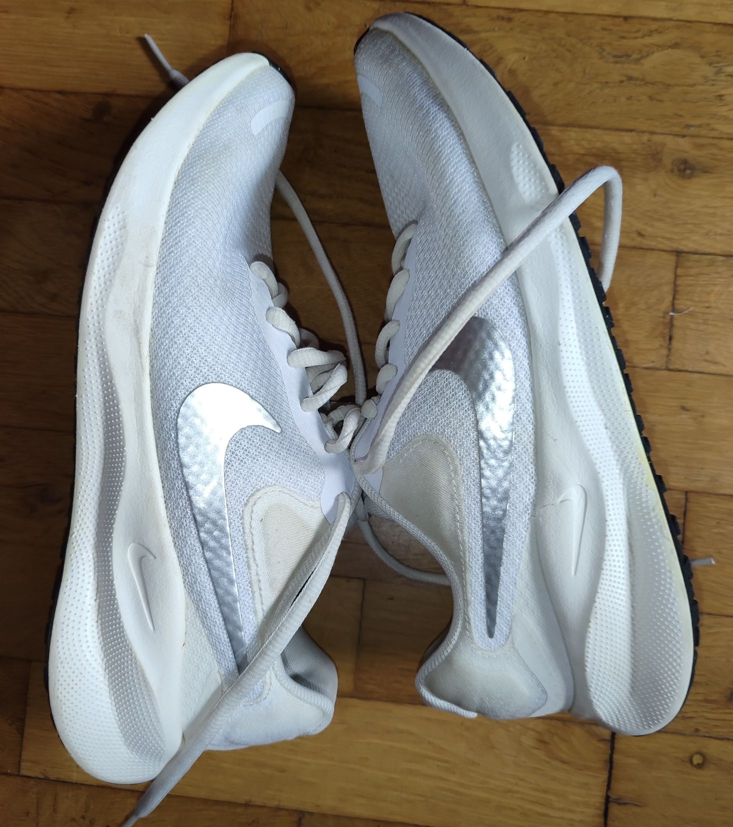 Маратонки Nike 38,5