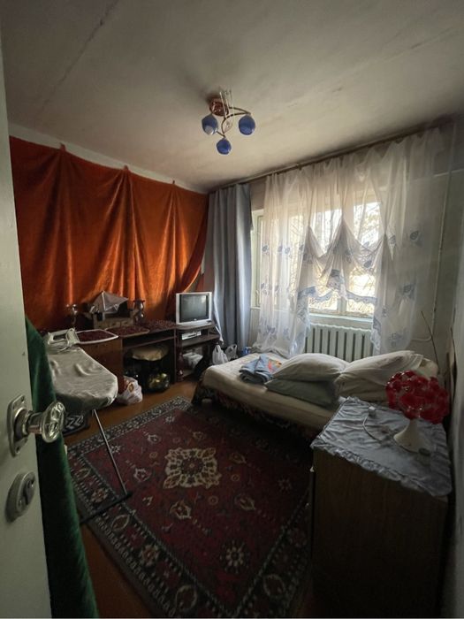 Продается квартира без ремонта.