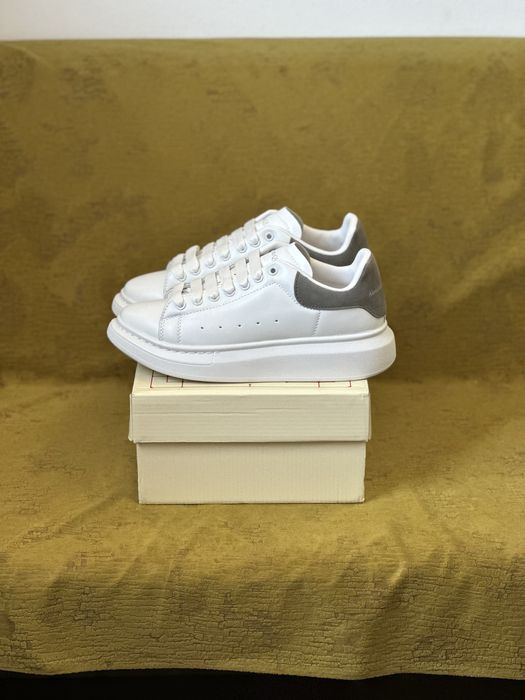 Alexander McQueen 41, 43