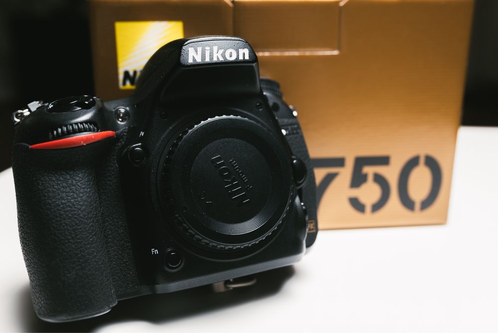 Nikon d750 card si baterie incluse