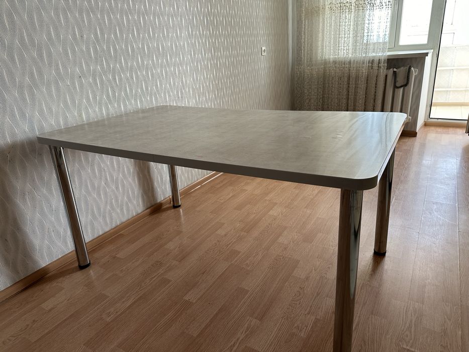 Кухонный стол в отличном состоянии