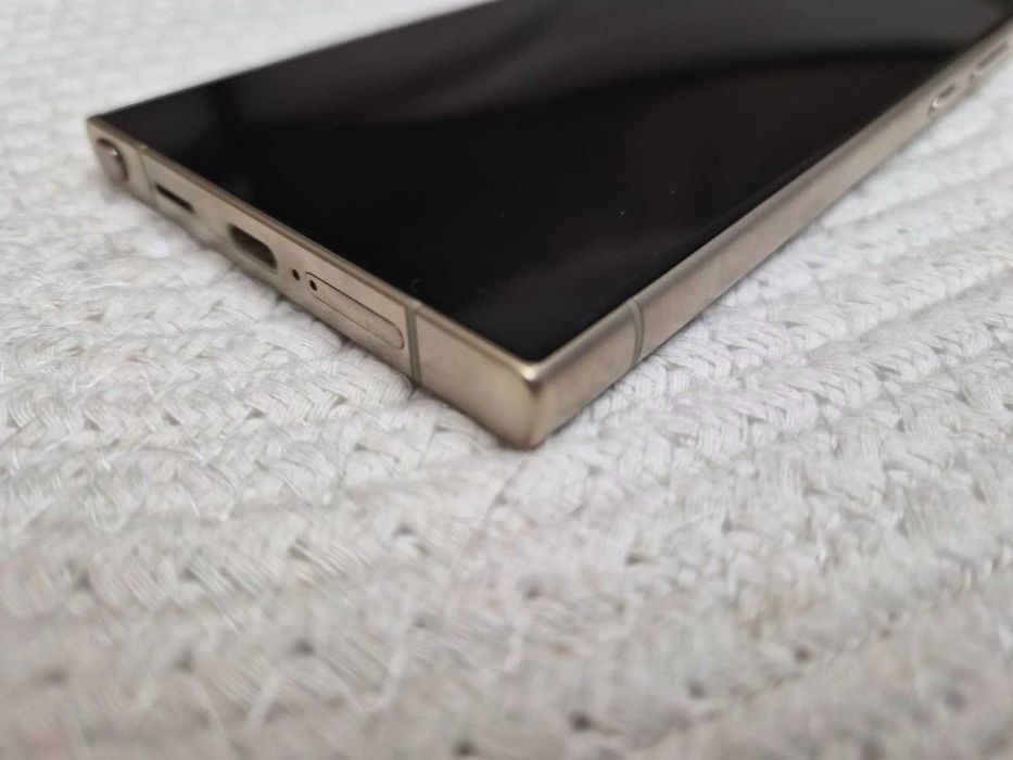 Samsung Galaxy S24 Ultra 5G 256GB Black / Yellow Перфектен! Гаранция!