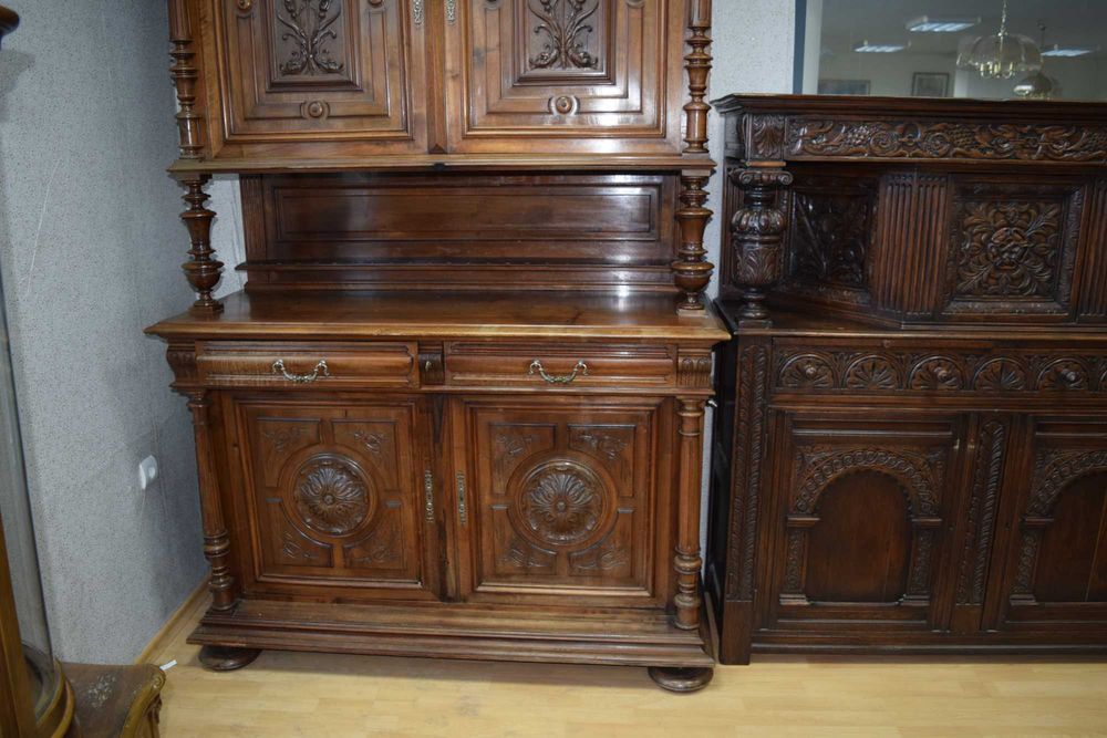 Старинен бюфет масив орех.