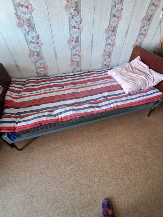 Продам кровать полуторка