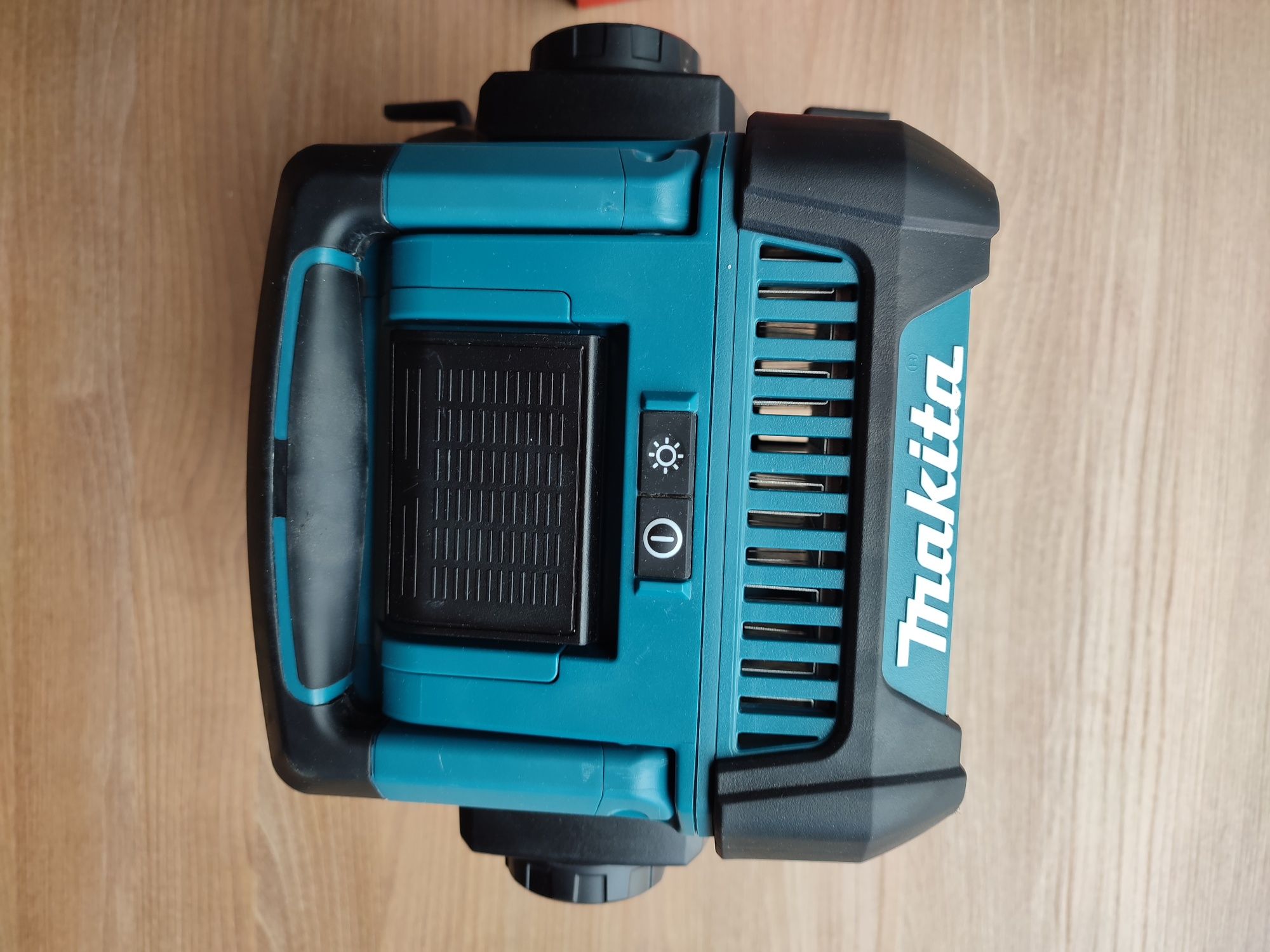 Makita reflector pe acumulator