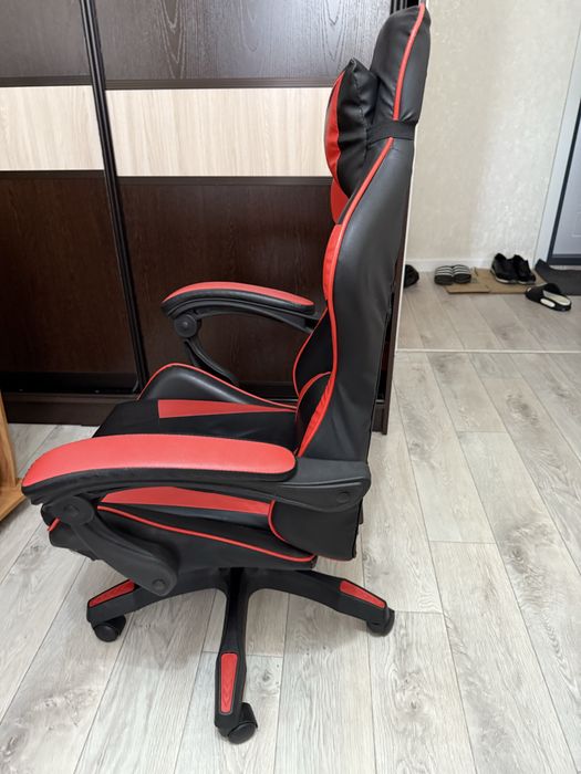 стул для компьютера со столом вместе