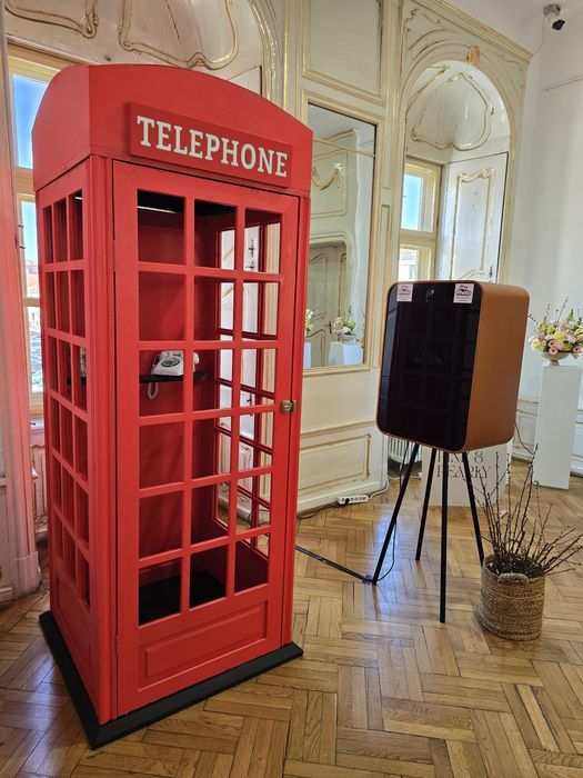 Cabina telefonica - Audio / Video Guestbook  - Vogue Booth - Magazine