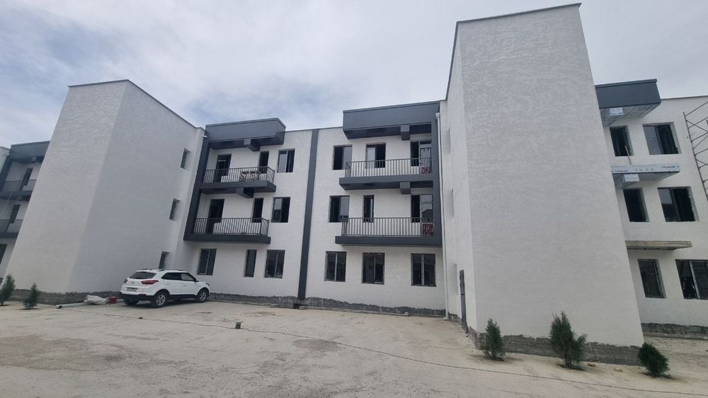 Сотилади 3 етажли дом 3чи етажи сотилади