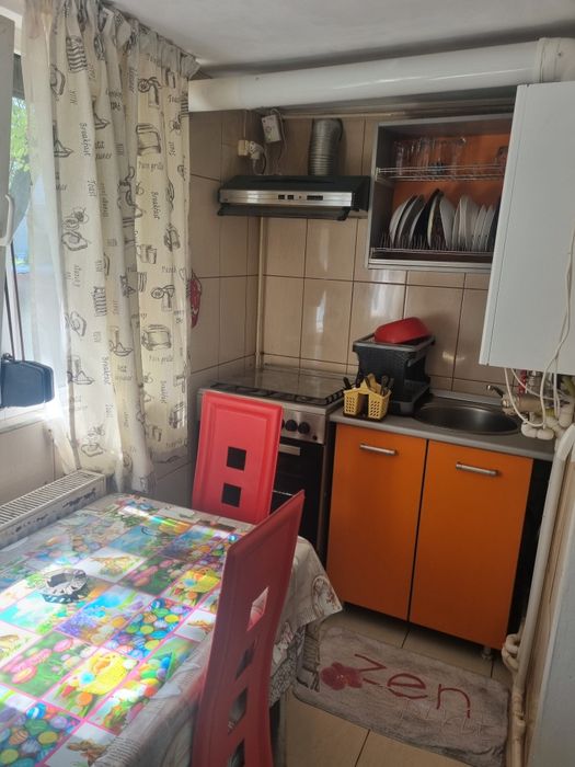 Închiriez apartament