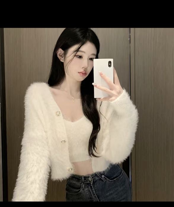 Мягкая женственная кофточка на пуговицах