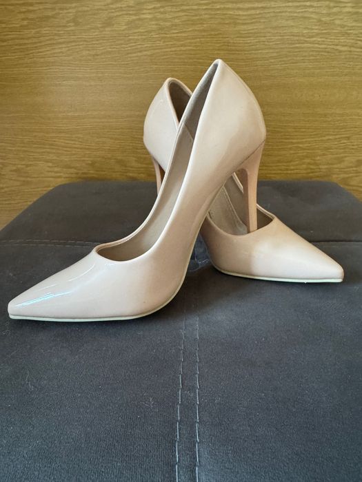 Обувки на висок ток