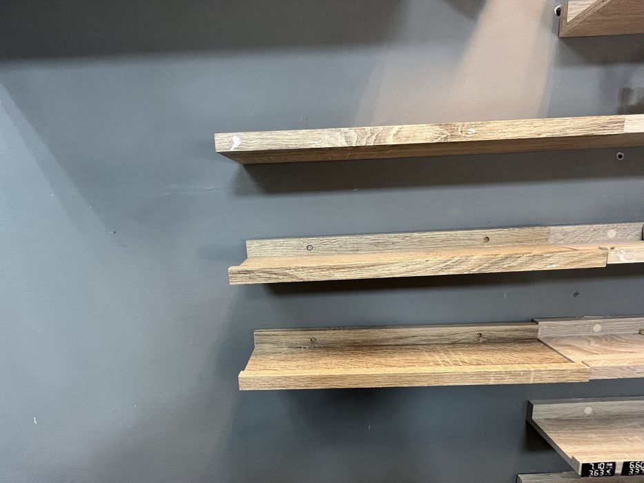 Продават се стенни рафтове