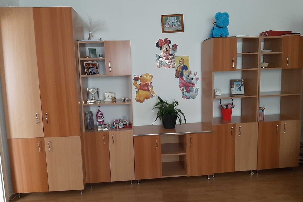 Vând mobila living +dormitor