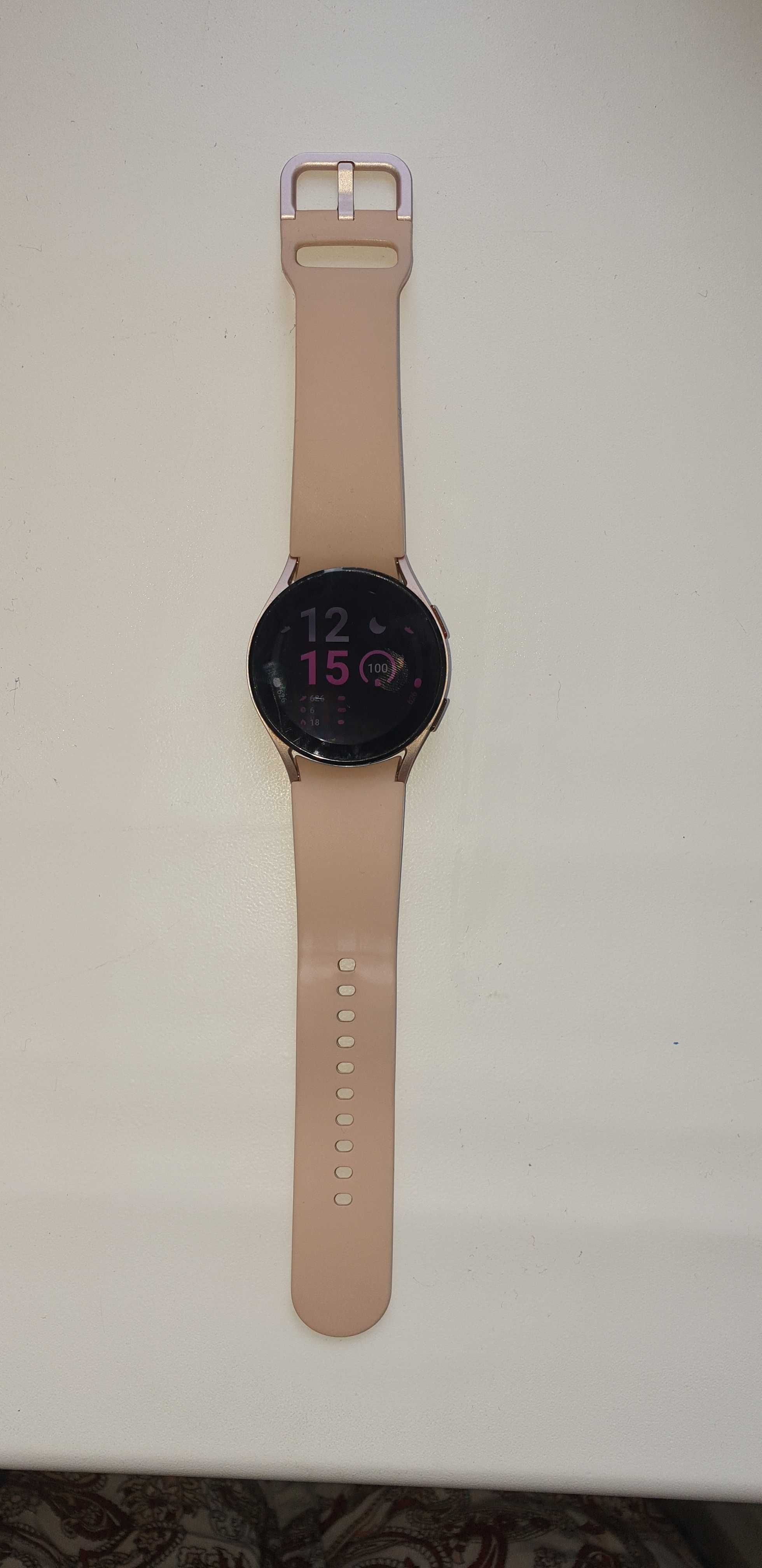 Смарт часы Samsung Galaxy Watch 4