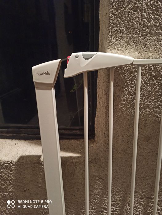 Poarta de siguranta metalică pentru uși si scări de 73 - 82 cm. (NOUĂ)