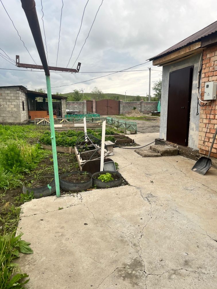 Продается 4х.ком.дом с мебелью и бытовой техникой , с санузлом .86 м²