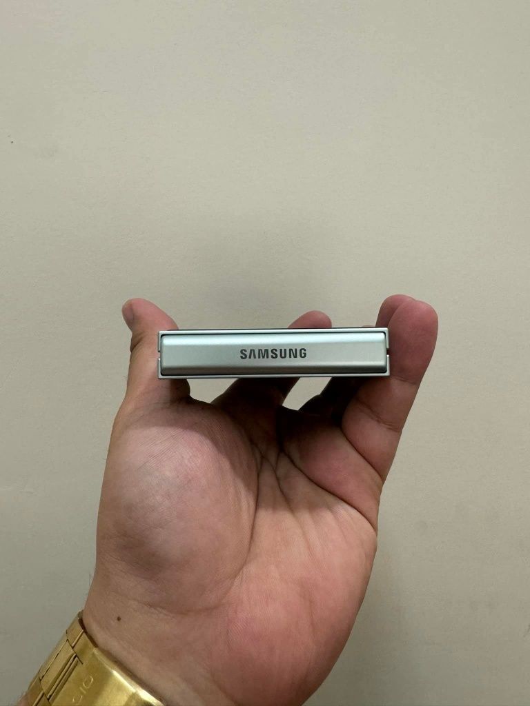 Telefon Samsung Galaxy Z Flip 6 ca Nou 256GB 12GB 5G Schimb Trimit Fix
