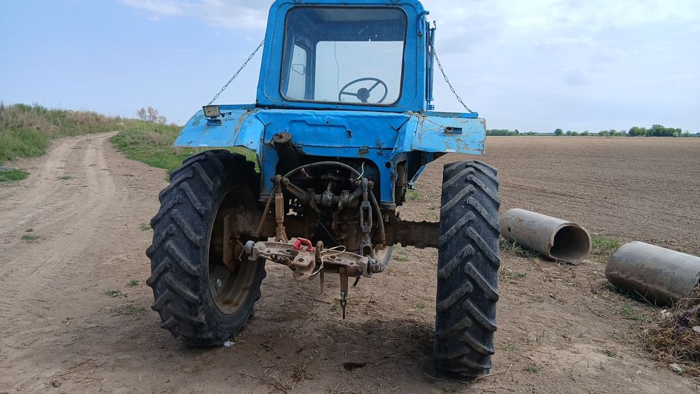 Traktor MTZ 80 sotiladi