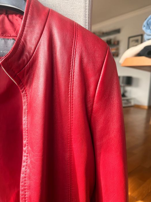Червено кожено яке