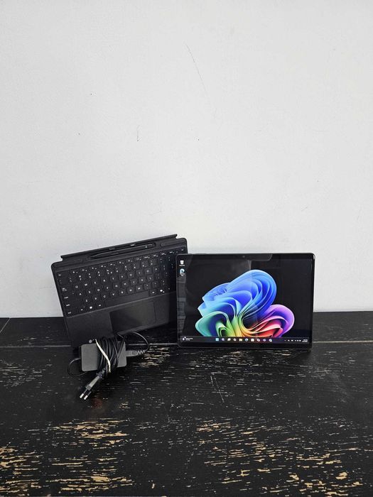 Microsoft Surface Pro 11 X 13" 16GB/1 TB + Tastatura Zeus Amanet 65135