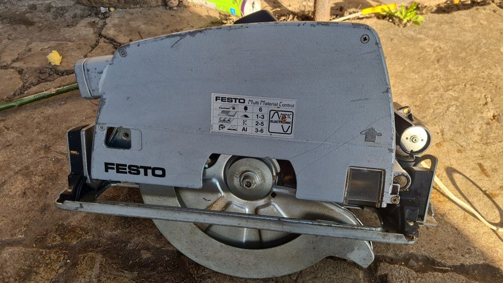 Scule festol aduse recent