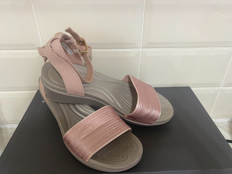 Босоножки Crocs leigh ann, w6