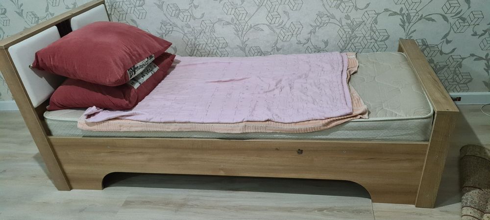 Продам кровать деревянный